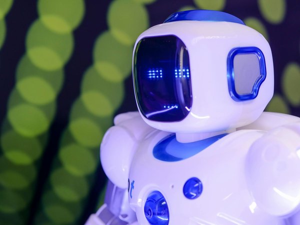 Quels sont les principes de la conception d'un système de combat en temps réel pour un jeu de rôle tactique?